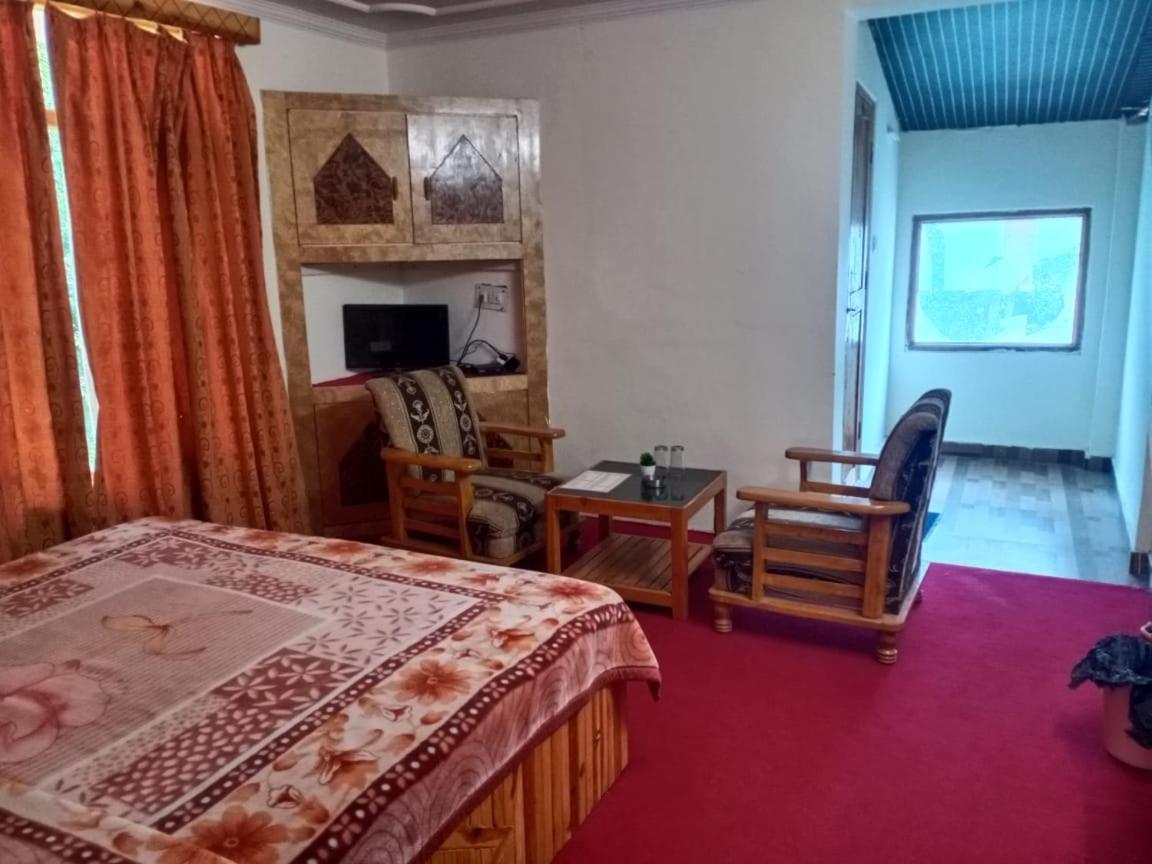 Red Rose Hotel 3*