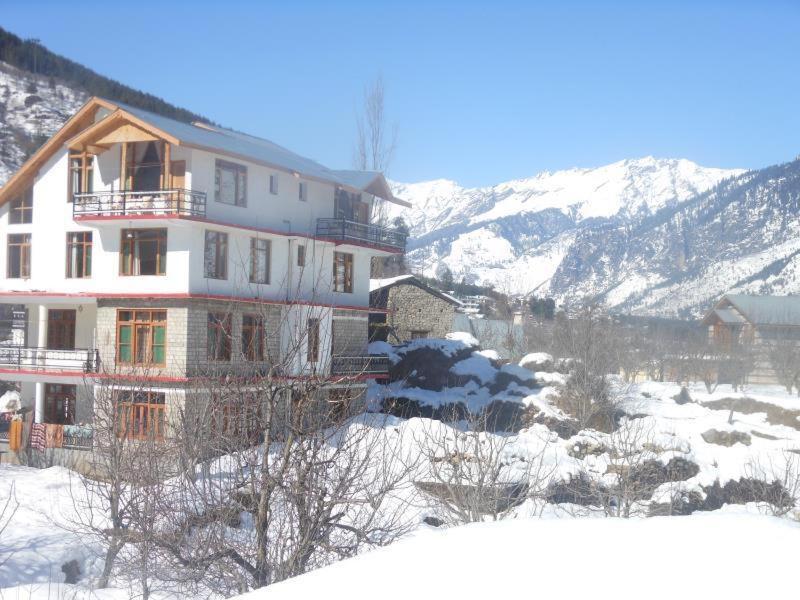 Hotel Red Rose Manali (Himachal Pradesh)