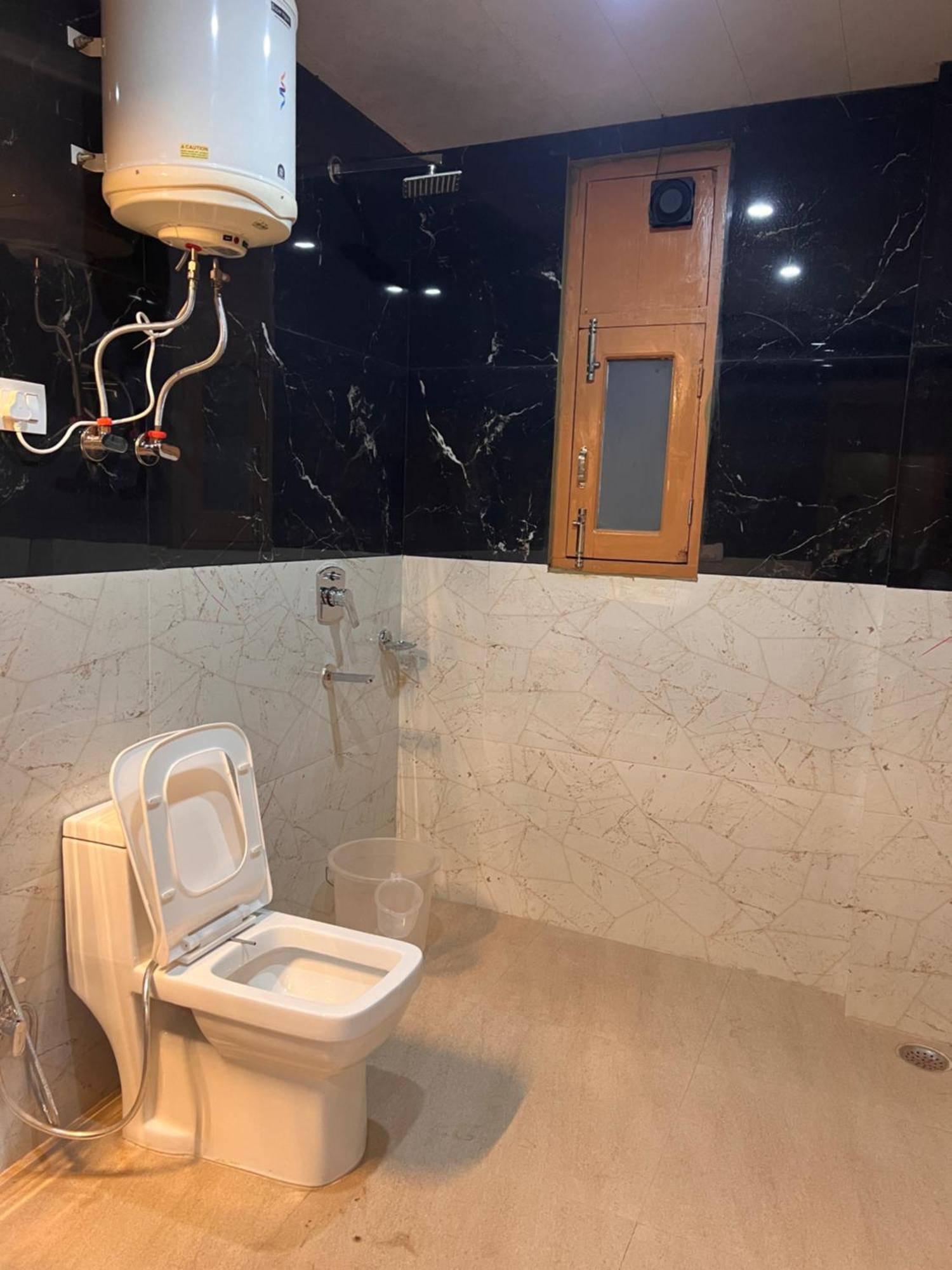 Hotel Red Rose Manali (Himachal Pradesh)